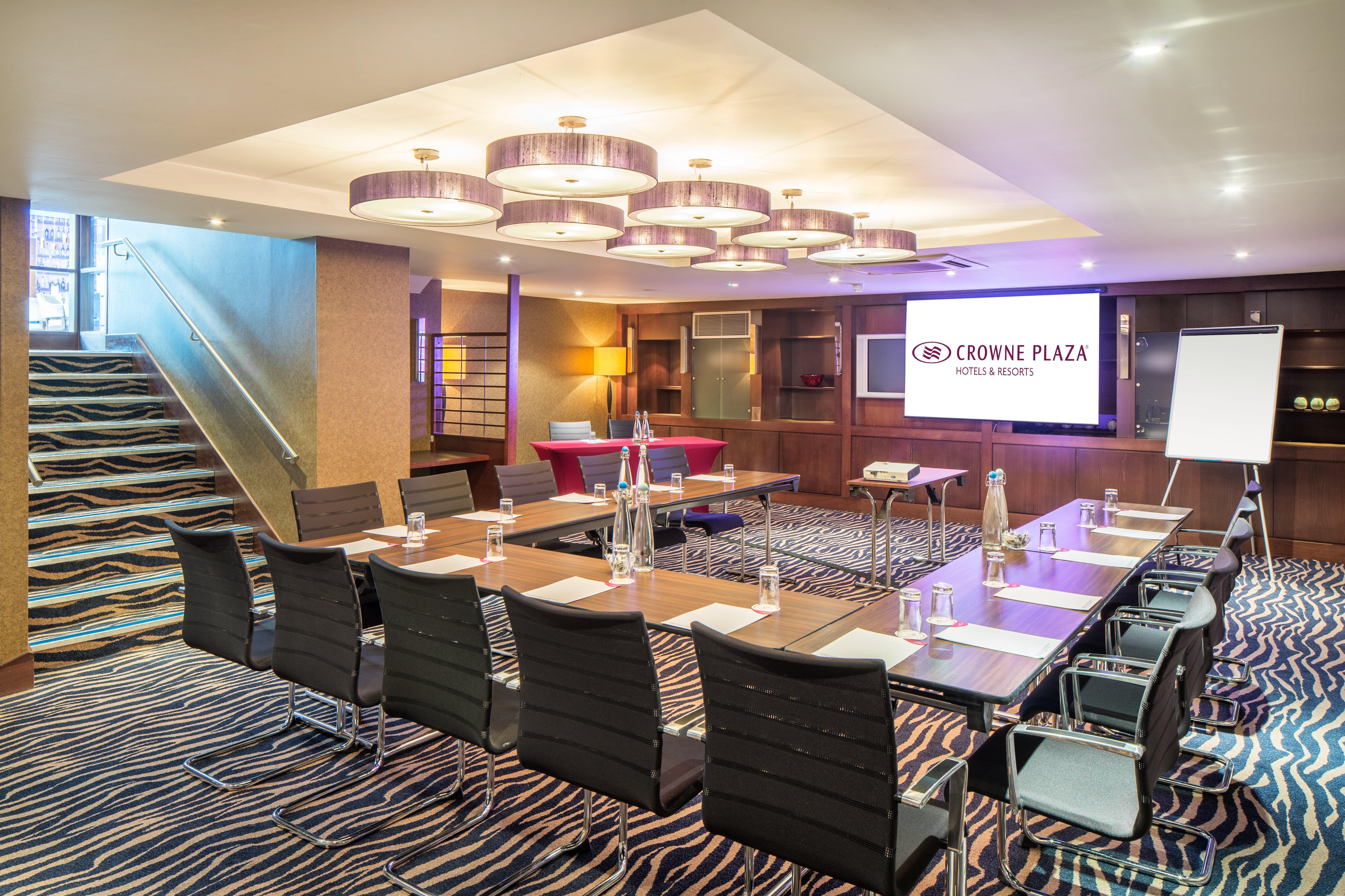 Crowne Plaza London - Gatwick Airport By Ihg Ξενοδοχείο Κρόουλι Εξωτερικό φωτογραφία