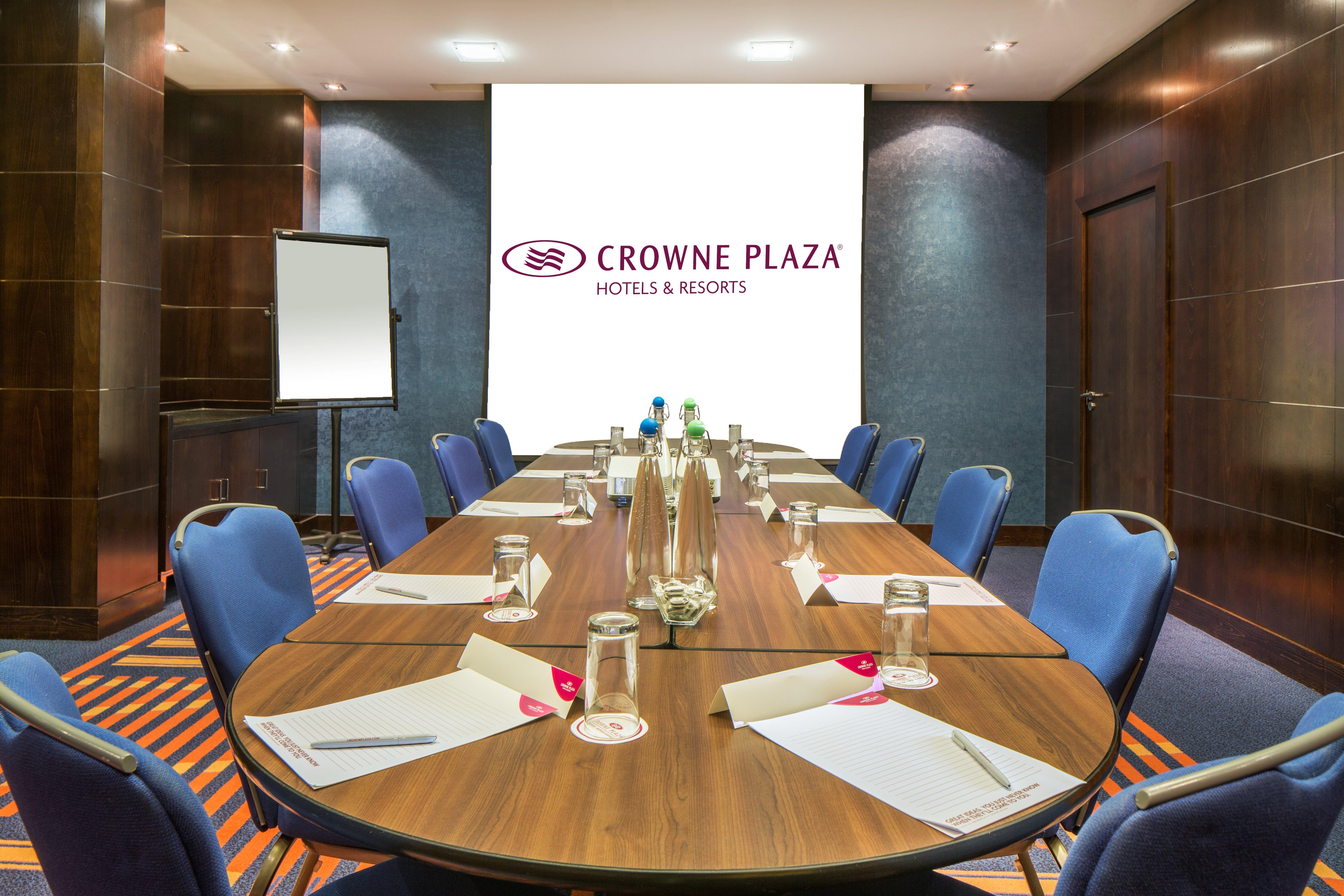 Crowne Plaza London - Gatwick Airport By Ihg Ξενοδοχείο Κρόουλι Εξωτερικό φωτογραφία