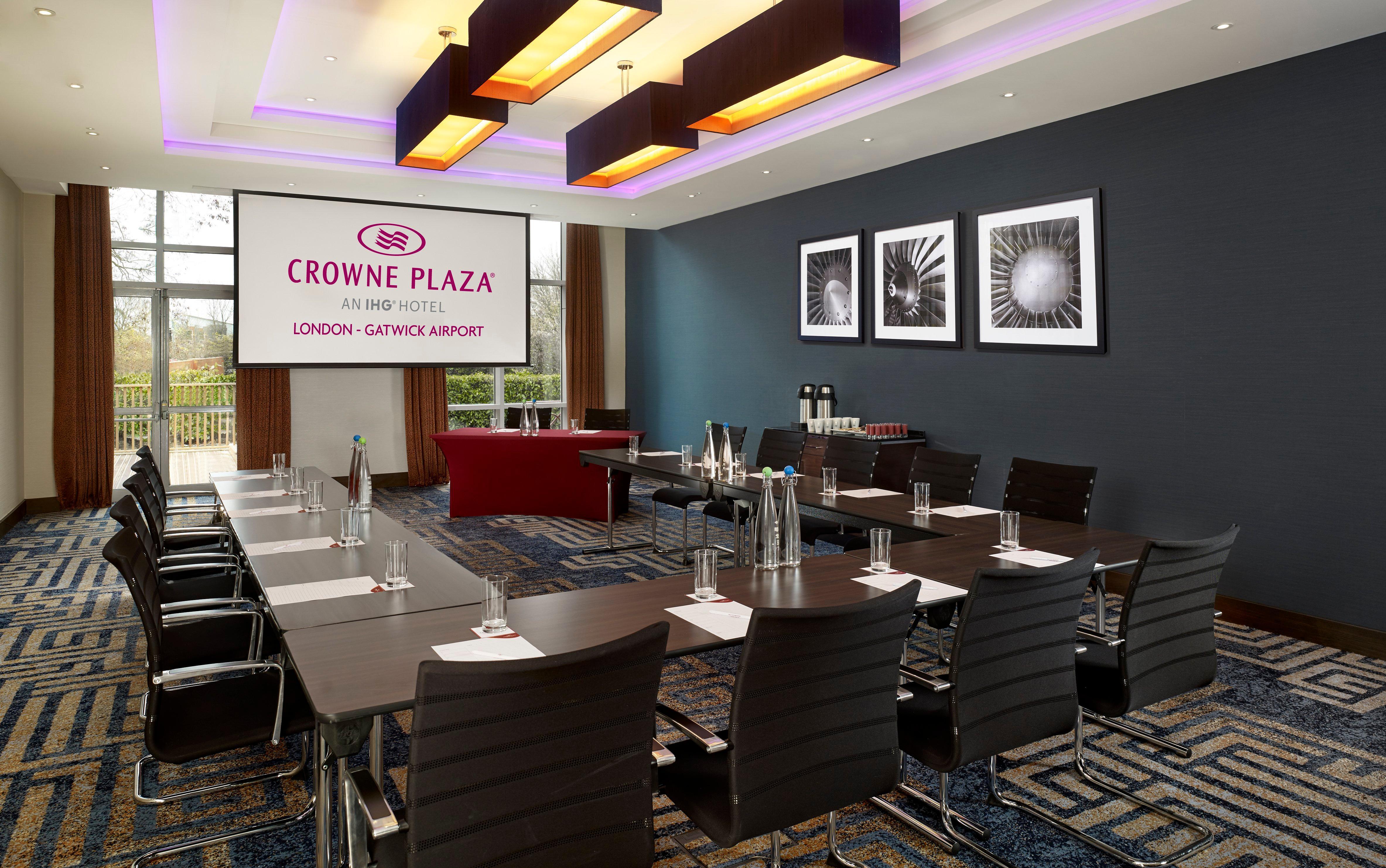 Crowne Plaza London - Gatwick Airport By Ihg Ξενοδοχείο Κρόουλι Εξωτερικό φωτογραφία