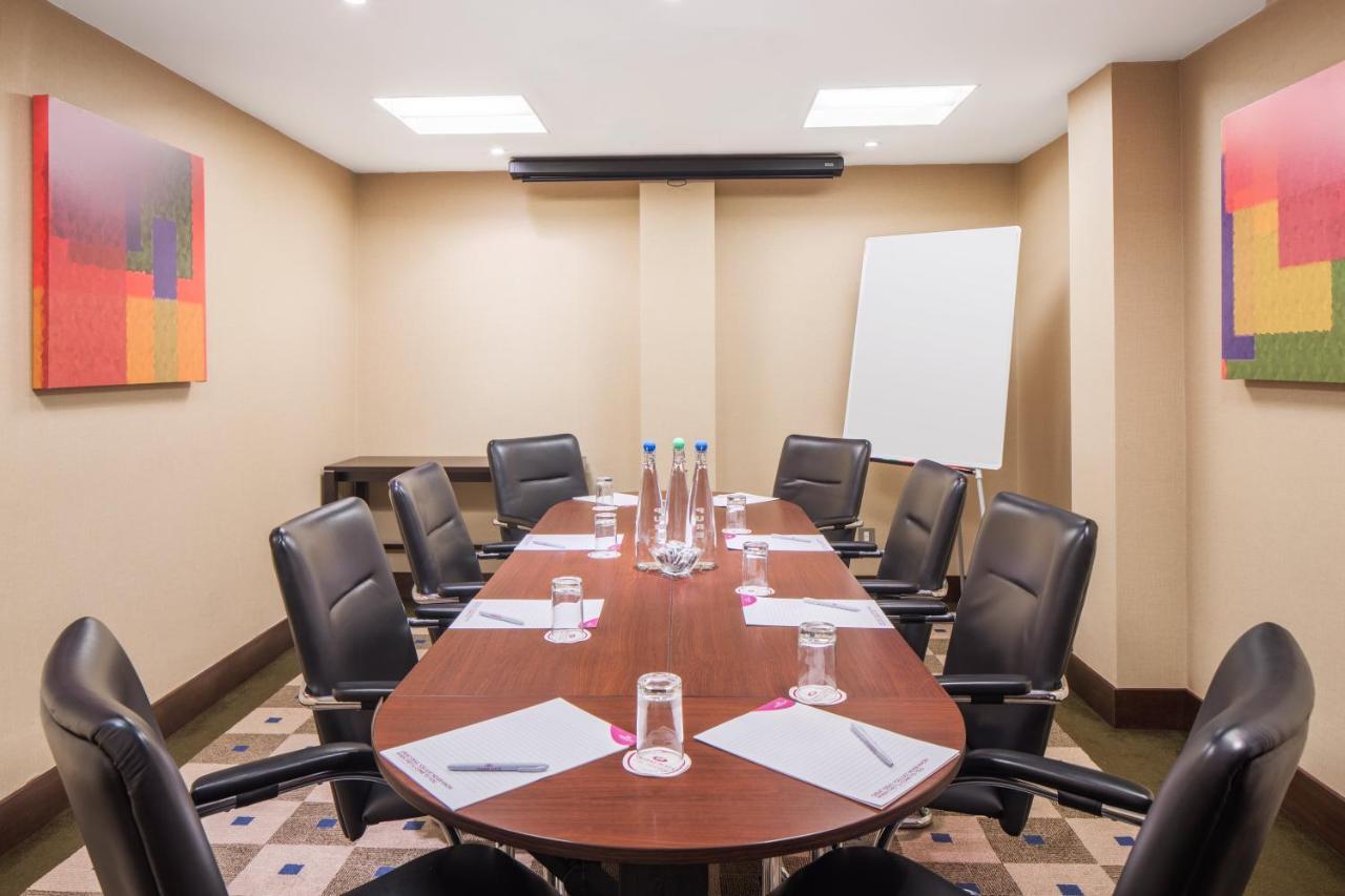 Crowne Plaza London - Gatwick Airport By Ihg Ξενοδοχείο Κρόουλι Εξωτερικό φωτογραφία