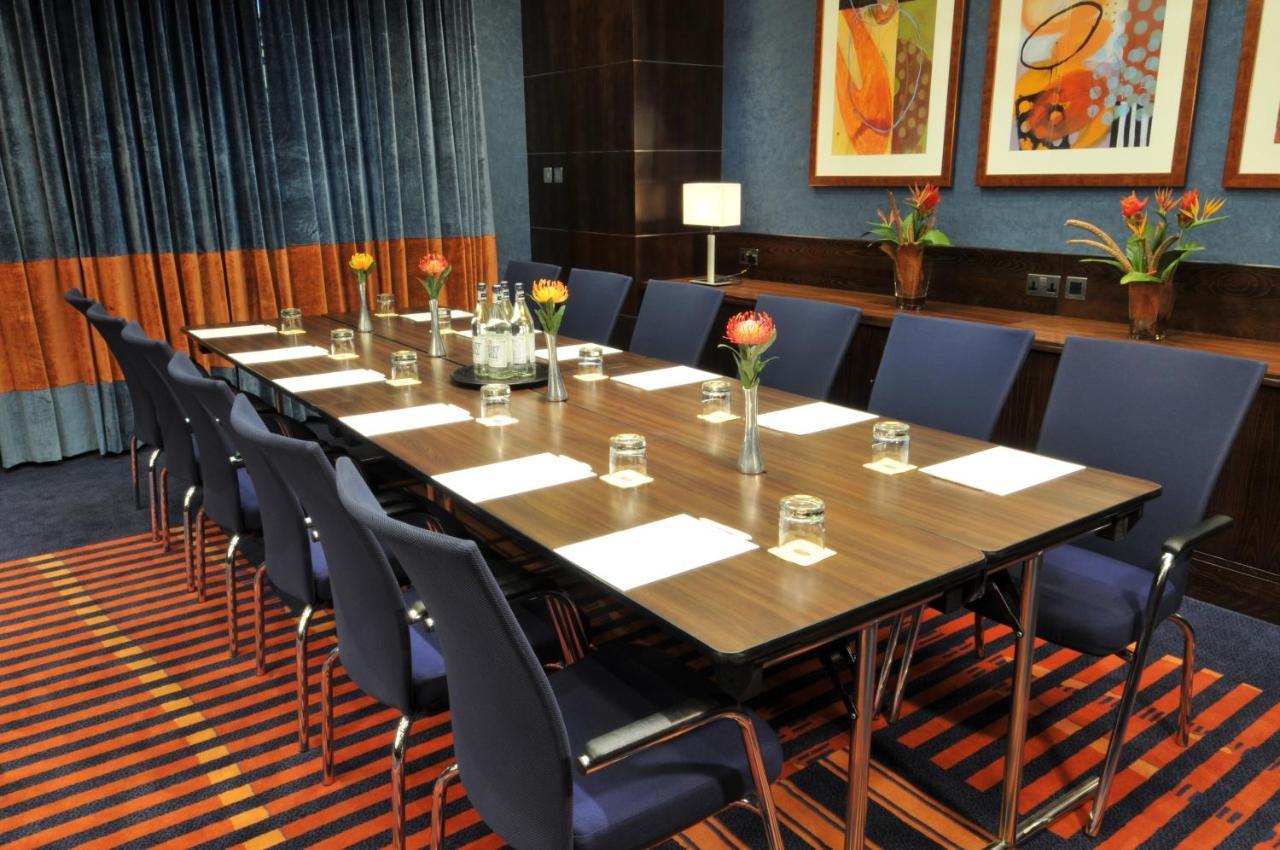 Crowne Plaza London - Gatwick Airport By Ihg Ξενοδοχείο Κρόουλι Εξωτερικό φωτογραφία